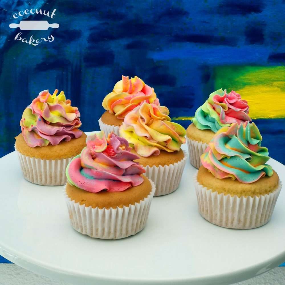 Cupcake con crema de mantequilla de colores