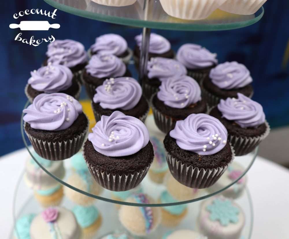 1 Mini Cupcakes personalizados con topping de crema de leche