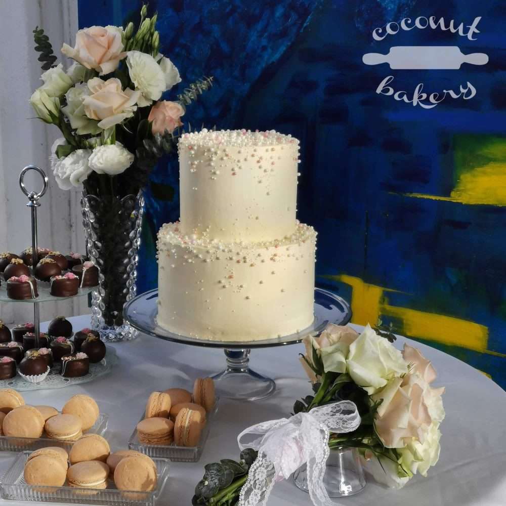 Lluvia de perlas en esta pequeña y dulce torta de Boda