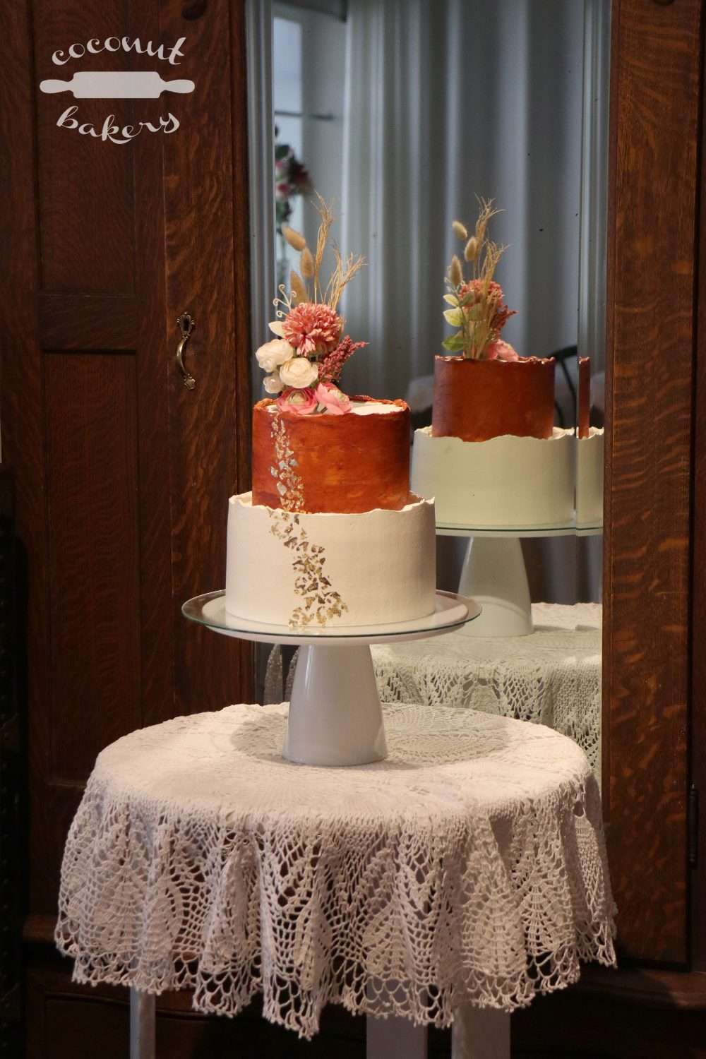 Torta de Boda en Terracota con detalles dorados