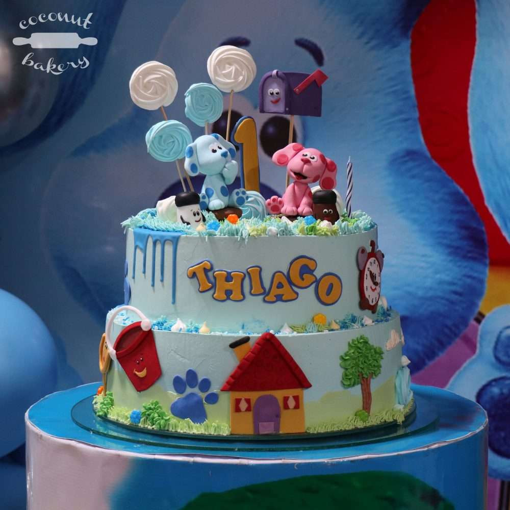 Busca las pistas en esta torta junto a Blue y magenta