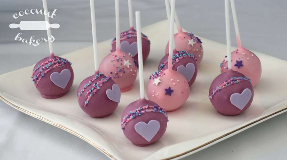 Cakepops personalizados con adorno sencillo en fondant