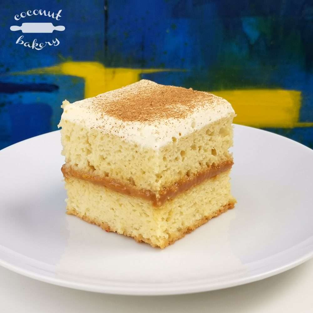 Porción de pastel de tres leches
