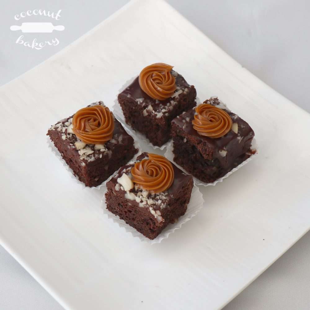 Mini brownie de almendras y manjar