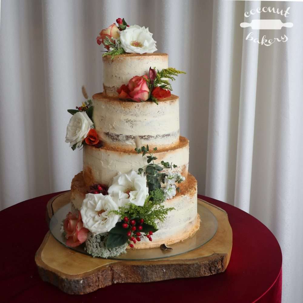 Torta de boda seminaked con flores silvestres y especias