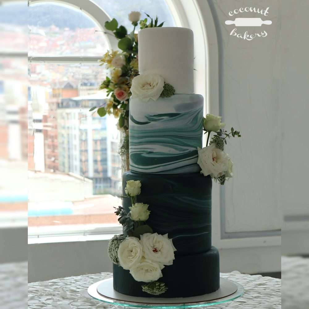 Torta de boda en jade y esmeralda estilo mármol