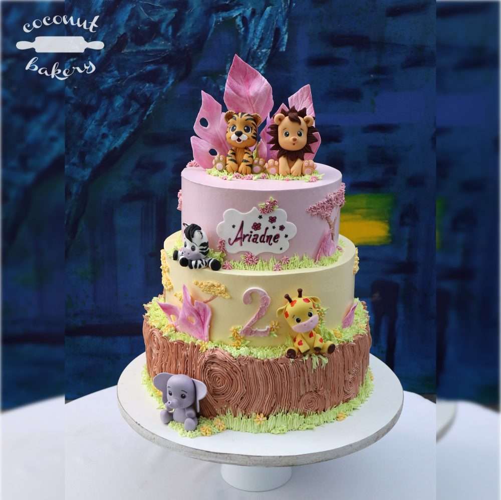 Torta de cumpleaños con animales de la jungla para niña