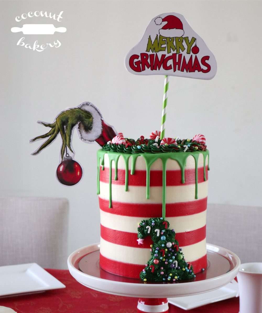 Pastel de Navidad inspirado en el Grinch decorativo.