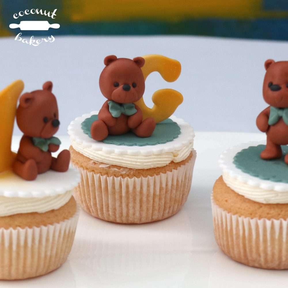 Cupcakes con ositos decorativos de fondant.